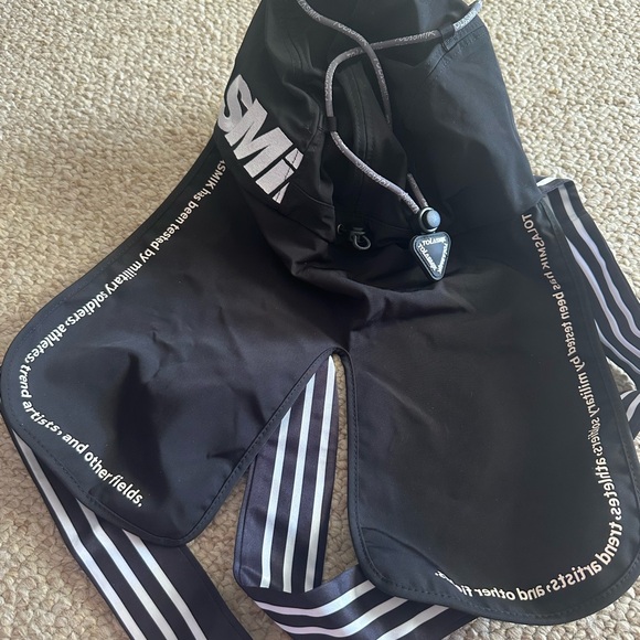 Tolasmik Black Cap with Striped Ties - Picture 5 of 7